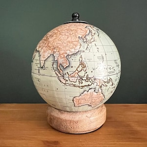 Elegante wereldbol op bureauformaat op houten basis | Klassiek bureaubladdecor voor thuis of op kantoor | Draaibare wereldbol | De wereld