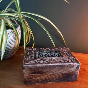 Handcrafted Mango Wood Trinket Box with Elephant Embossed Design, Decorative Storage for Jewellery & Keepsakes