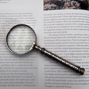 Vintage Silver Handlupe mit gewebtem Gittermustergriff, perfekt zum Lesen und für Präzisionsaufgaben | Handgemacht
