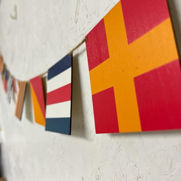 Wooden maritime signal flags bunting | Set of 12 flags 9cm x 9cm | Overall length 160cm | Naval Pennants | Flags