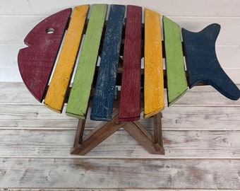 Table de pêche multicolore avec finition vieillie