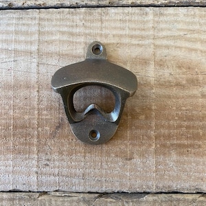 Wall Mount Open Here Lucky Horseshoe Beer/Soda Cap Bottle Opener Bar/Pub Decor Wall Mount Open Here Lucky Horseshoe Beer/Soda Cap Bottle Opener Bar/Pub Decor