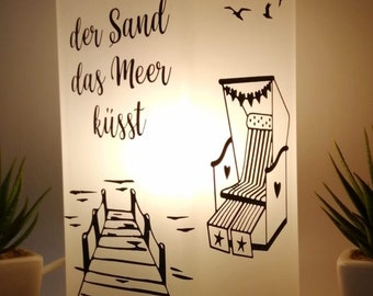 Maritime Lampe mit Spruch "Wo der Sand das Meer küsst" Tischlampe, Spruch, Deko, Wohndeko, Geschenk, Wohnaccessoires, Steg, Strandkorb