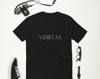 Veritas Men’s T-Shirt – Latin for Truth Harvard Motto Inspired Top Minimalist Knowledge Seeker Men&#39;s Form-Fitted T-Shirt