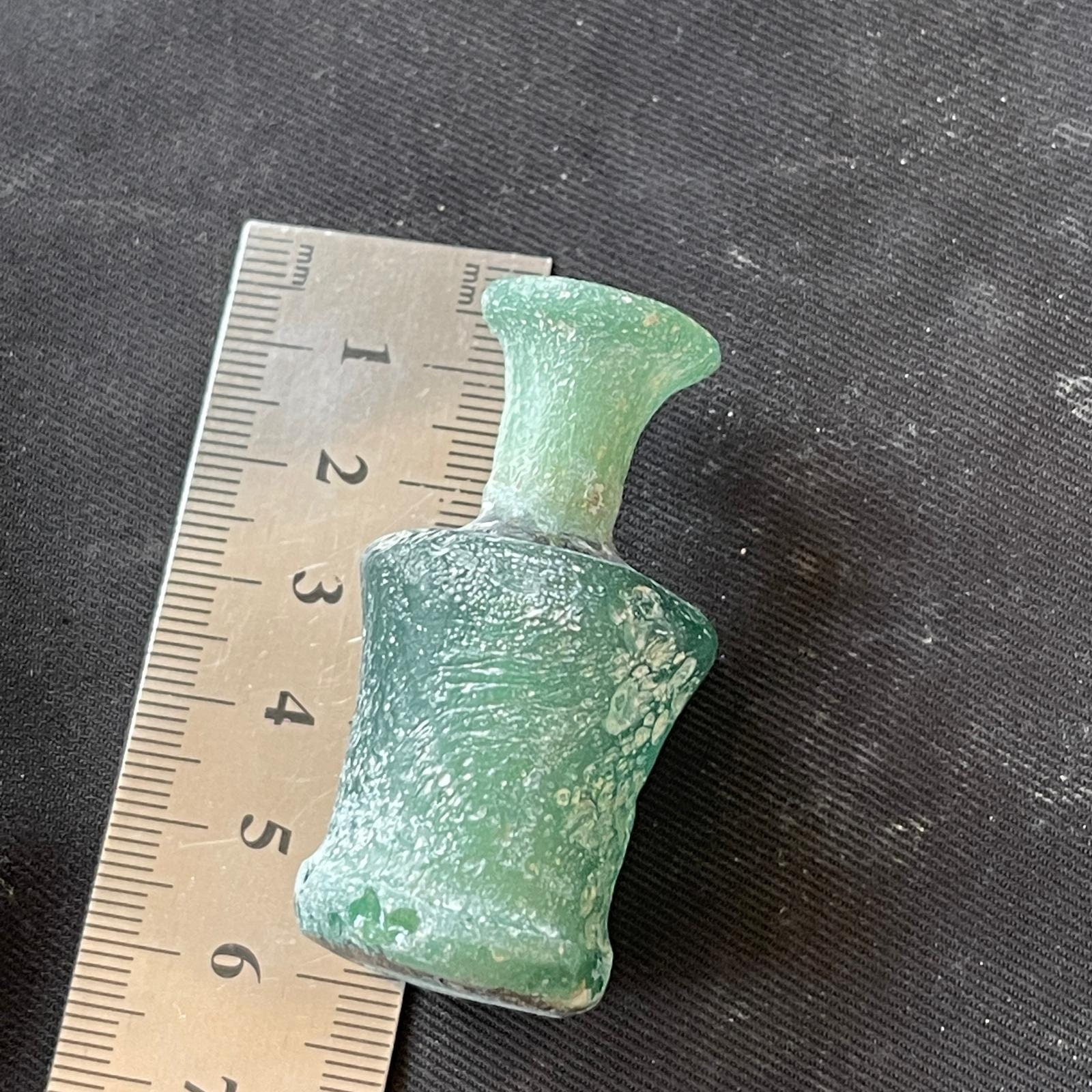 Bouteille En Verre Romaine Authentique Avec Patine Irisée – 1er-3ème Siècle Après J.-C.