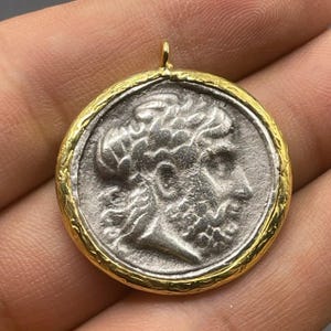 Schöne Antike Antike unerforscht Römisches Reich Bronze echte Münze Vergoldeter Messingkönig Gesicht Münze Anhänger Tragbar