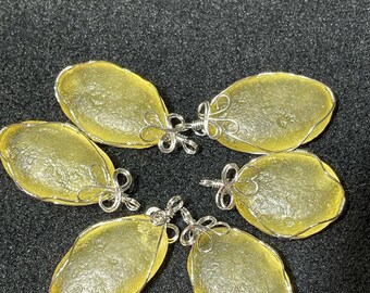 Colgante de cristal natural del desierto libio: cristal de tectita en bruto con cadena