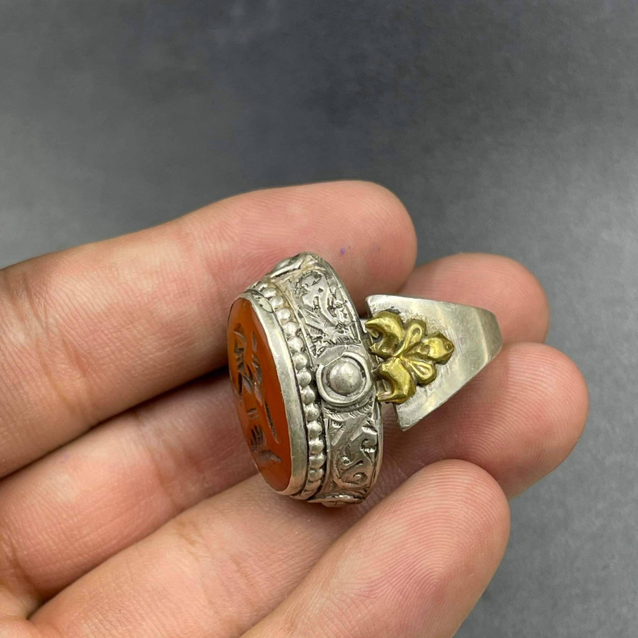 Bague Ancienne En Argent Massif Avec Agate Cornaline Sculptée - Taille 56