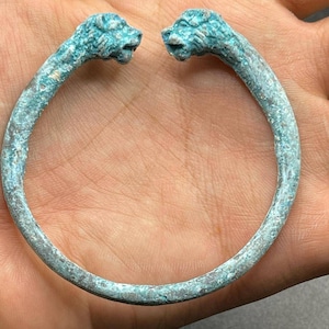 Wonderful Ancient Roman Bronze Bracelet With 2 Lion Heads
