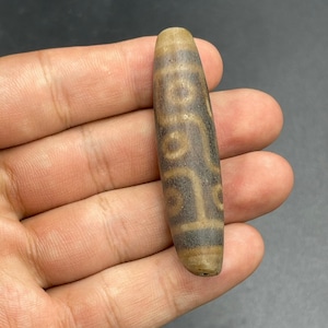 Very Unique Ancient Old Agate Tibetan 9 eyed motifs Old Dzi Bead