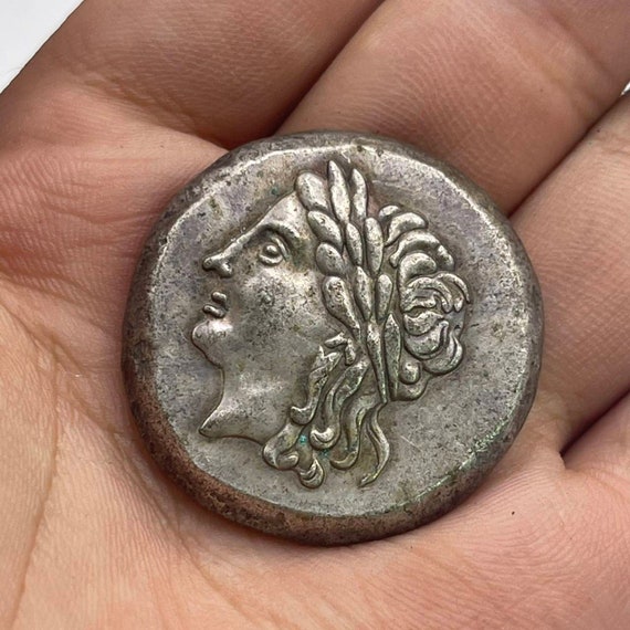 Wonderful Ancient Roman empire bronze queen face … - image 2