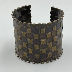 Beautiful vintage brass Bangle Bracelet with excellent engravings