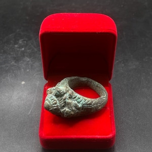 Extremely Rare Ancient Near Eastern old bronze rare ring with figures circa 250BC