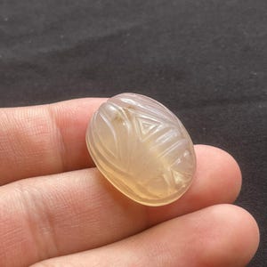 Belle agate ancienne égyptienne bébé scarabée amulette oiseau en taille-douce sceau timbre perle