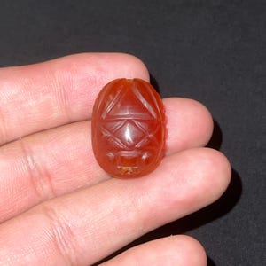 Bellissimo antico amuleto egiziano con scarabeo in agata corniola intagliato timbro sigillo perlina