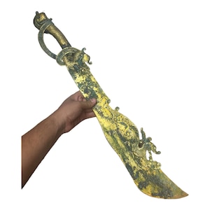 Bella antica spada legionaria romana in bronzo dorato con figura di animale