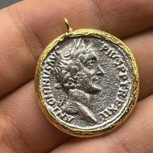 Schöne Antike Antike unerforscht Römisches Reich Bronze echte Münze Vergoldeter Messingkönig Gesicht Münze Anhänger Tragbar