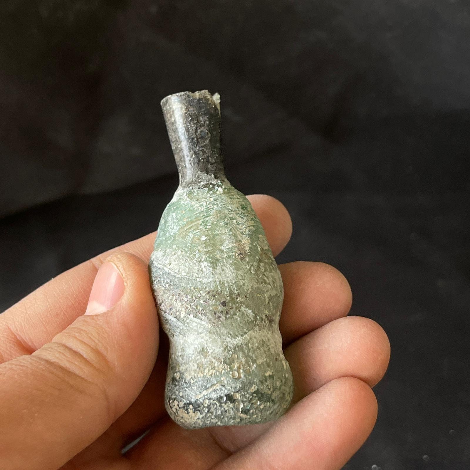 Flacon En Verre Romain Antique (Ier - IIIe Siècle) - Patine Bleue Et Blanche - Pièce Archéologique Originale Restaurée
