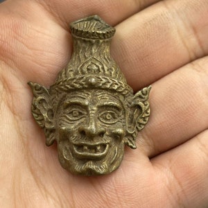 Ancient near Eastern bronze face engraved amulet pendant