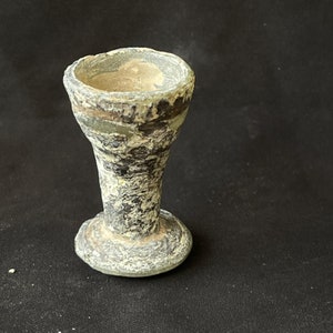 Unique Ancient Roman irdescent glass Vase in good condition
