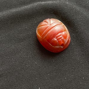 Bellissimo antico corniola agata egiziana bambino scarabeo amuleto intaglio uccello sigillo timbro perlina