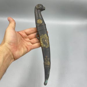 Coltello antico in bronzo dorato del Medio Oriente del XIX secolo con coperchio e testa di cane, molto bello, unico