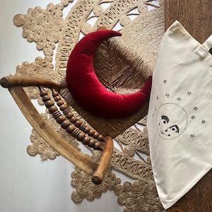 Coussin en velours fait main en forme de croissant de lune : Décoration bohème, coussin de salon et de chambre pour intérieurs modernes