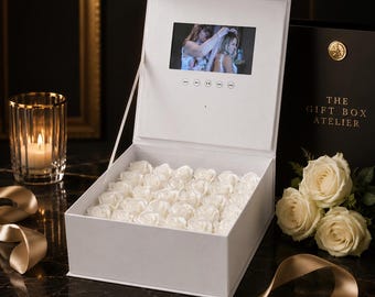 Caixa de memórias em vídeo personalizada com rosas artificiais – Dia das Mães