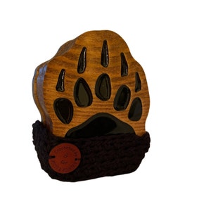 Reclaimed Wood Bear Paw Coasters: Rustic Epoxy Inlay, Crocheted Basket