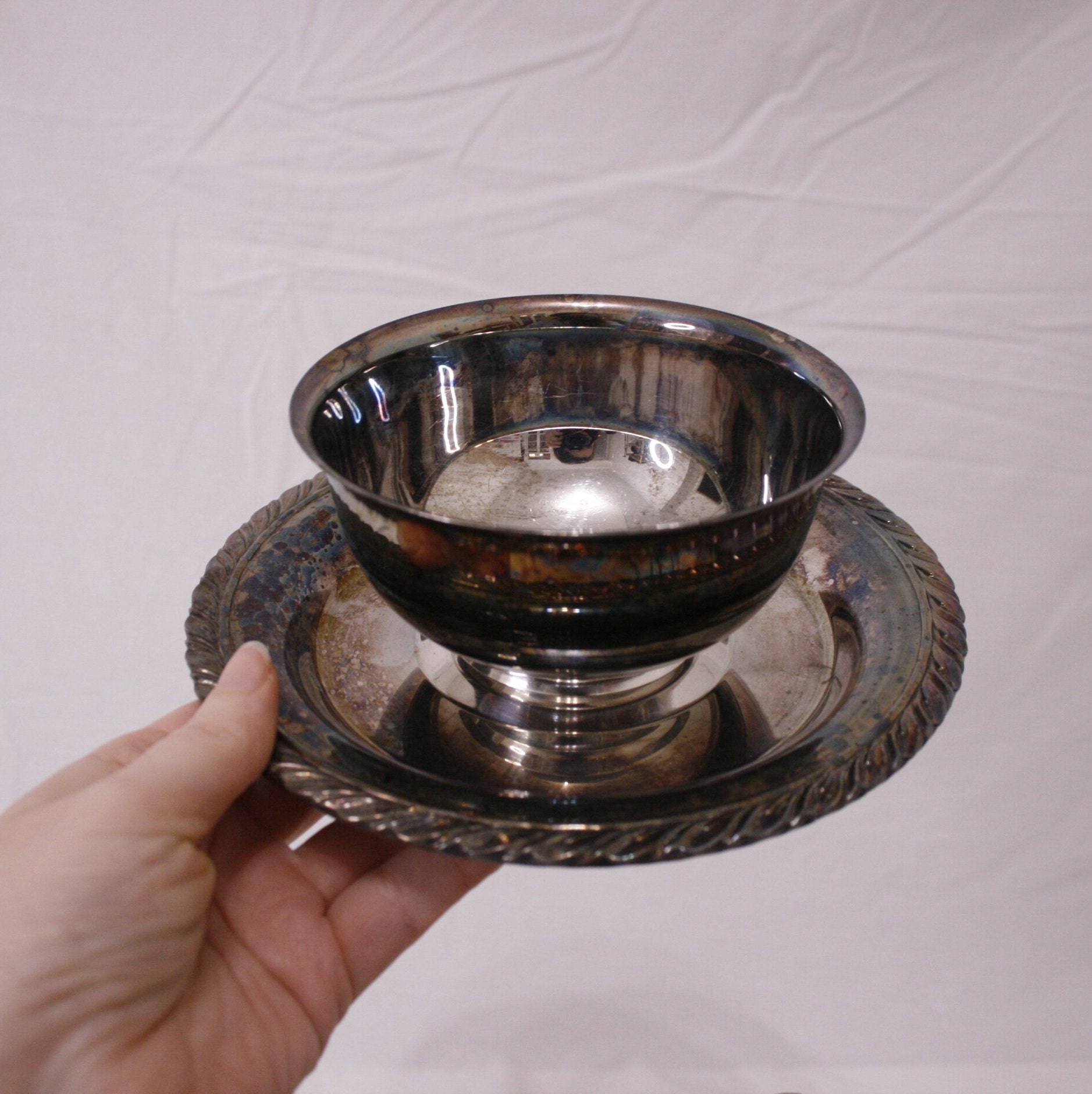 Vintage Oneida USA Silver Plated Serving Bowl With Attached Vintage Oneida USA Silver Plated Serving Bowl With Attached