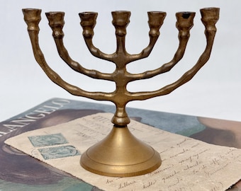 Menorah vintage en laiton, sept brances, porte-bougie menorah Mini vieux bougeoir hébreu Hannukkah menorah, bougeoir