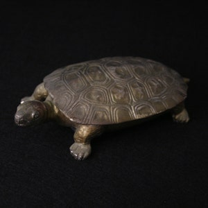Caja de joyería de tortuga de latón vintage Caja de baratijas de latón pesado Caja de anillo de tortuga de tono plateado