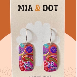 Brincos artesanais em prata de lei com pingente retangular: estampa abstrata (30 mm)