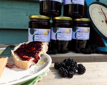 Trio van biologische Ierse jam, ambachtelijke jam, gemaakt in Ierland