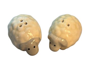 セラミック製の羊のソルト＆ペッパーシェーカー　ニュートラルなファームハウススタイルのキッチン装飾　かわいい子羊