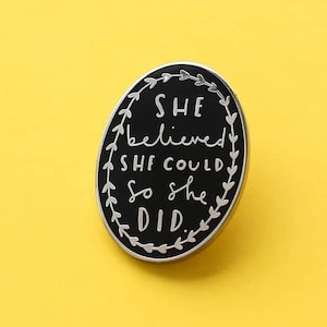 Ella creía Pin de esmalte, Pin de cita inspiradora, Pin feminista Pin de solapa de moda Idea de regalo pequeña, Pines lindos Regalo motivacional