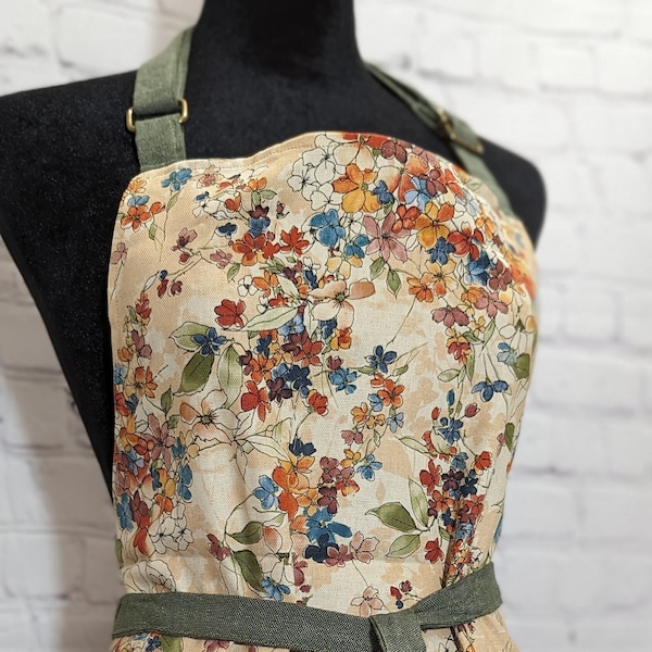 Apron / Women's Apron / Chef Apron / Flower Apron / Housewarming Gift / Bridal Gift / Mother's Day Gift / Apron with Pockets / Unique Gift