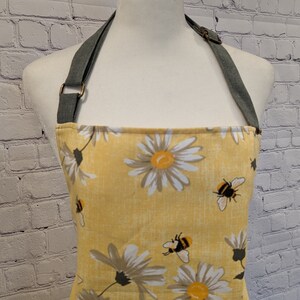 Delantal / Delantal de mujer / Delantal de abeja / Delantal amarillo / Abeja amarilla / Delantal de chef / Regalo del día de la madre / Regalo de inauguración de la casa / Regalo de novia /