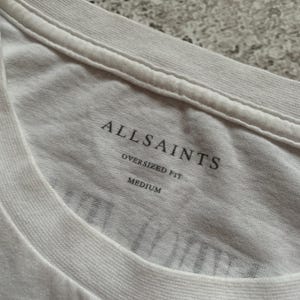 Allsaints Brackets – Kurzarm-T-Shirt mit Rundhalsausschnitt und Oversize-Passform Bild 3