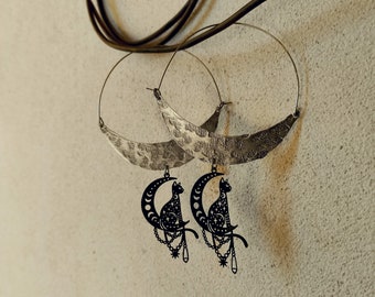 Boucles d'oreilles lune gothiques faites main avec chat noir Boucles d'oreilles gothiques chat noir Boucles d'oreilles lune martelées en argent avec chat noir Boucles d'oreilles lune