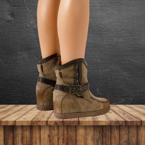 Bruine suède enkellaarzen, laarzen in Indiase stijl, enkellaarzen met franje, boho bruine laarzen, mocassin enkellaarzen, plateau enkellaarzen