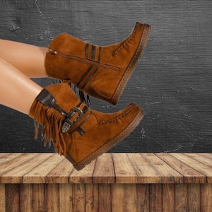 Camelkleurige suède enkellaarzen, mocassine-enkellaarzen, laarzen met franjes, boho-suède enkellaarzen, plateau-enkellaarzen, hippie-laarzen met franjes