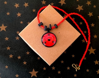 Handgemachte rote Perlen Choker, Harz Charm Halskette, Boho Stil rote Halskette