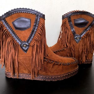Camel suede ankle boots, fringes camel boots, brown platform ankle boots, Mocassine brown booties, Hippy fringes booties