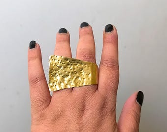 Handmade hammered brass ring, Wide brass ring, Statement ring, Chunky ring, Modern wide ring, Adjustable brass ring, Geometric brass ring