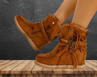 Camel fabric suede mocassin platform ankle boots with fringes Cowboy woman boots Boho brown platform ankle boots Hippy booties with fringes
