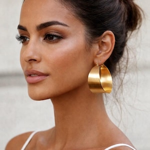 Handgemaakte brede koperen oorringen, minimalistische boho-statementsieraden