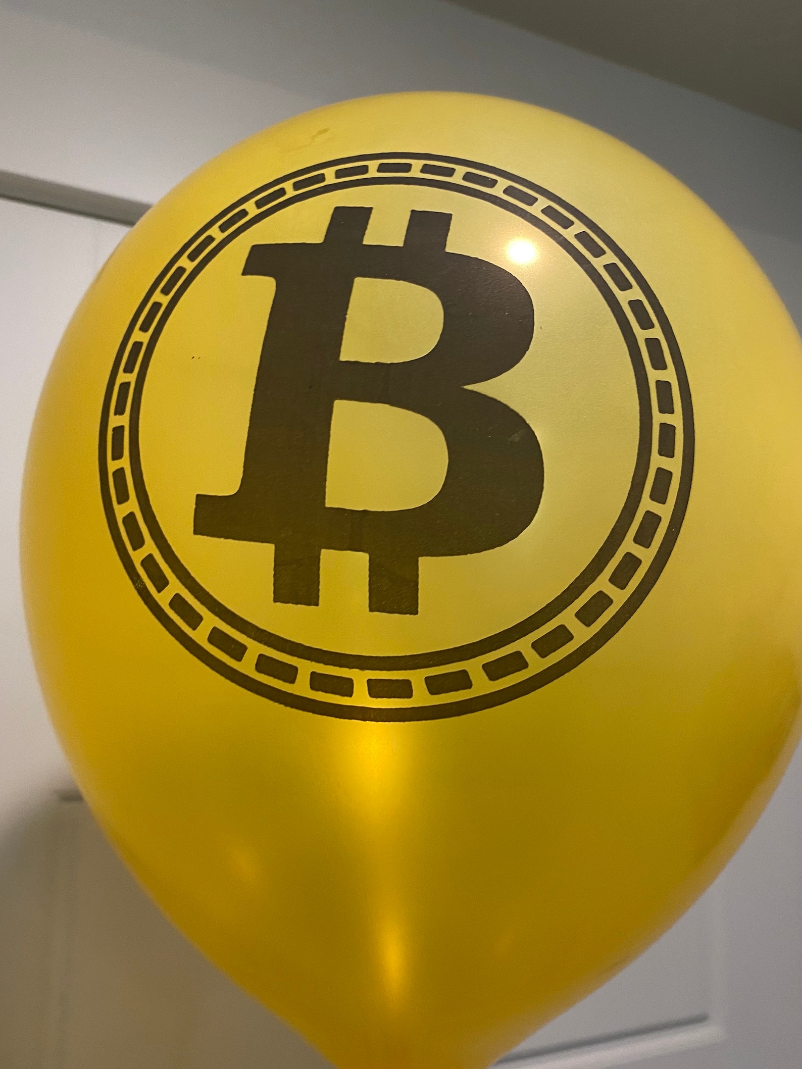 BTC Celebration Decor 25 Bitcoin Party Balloons - Black & Orange 10 Inch  Crypto Themed Decorations Bitcoin Balloons