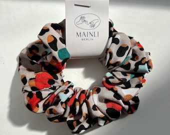 Retro Print Scrunchies mit Leoprint Muster