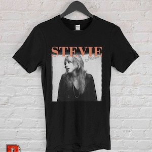 Stevie Nicks 90&#39;s T-shirt Stevie Nicks art shirt Vintage Rap Hip-hop music shirt Unisex Black White Gift shirt